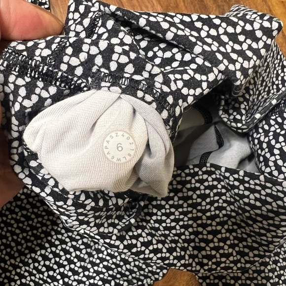 Lululemon Align crop 21” butter soft size 6 - Picture 7 of 8